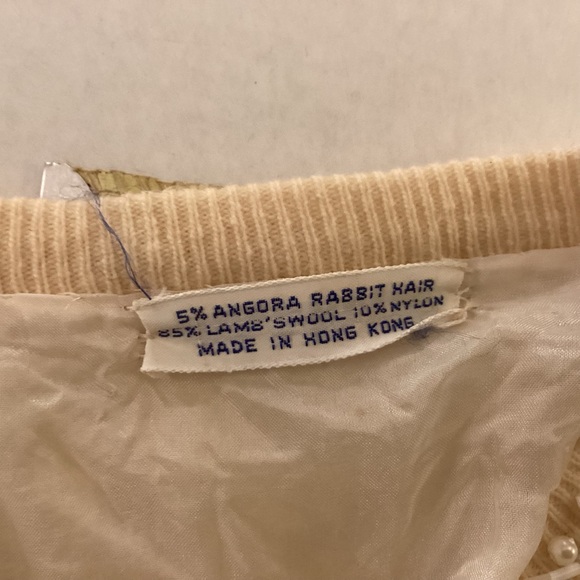 Vintage Angora sweater ,made in Hong Kong - Picture 9 of 9
